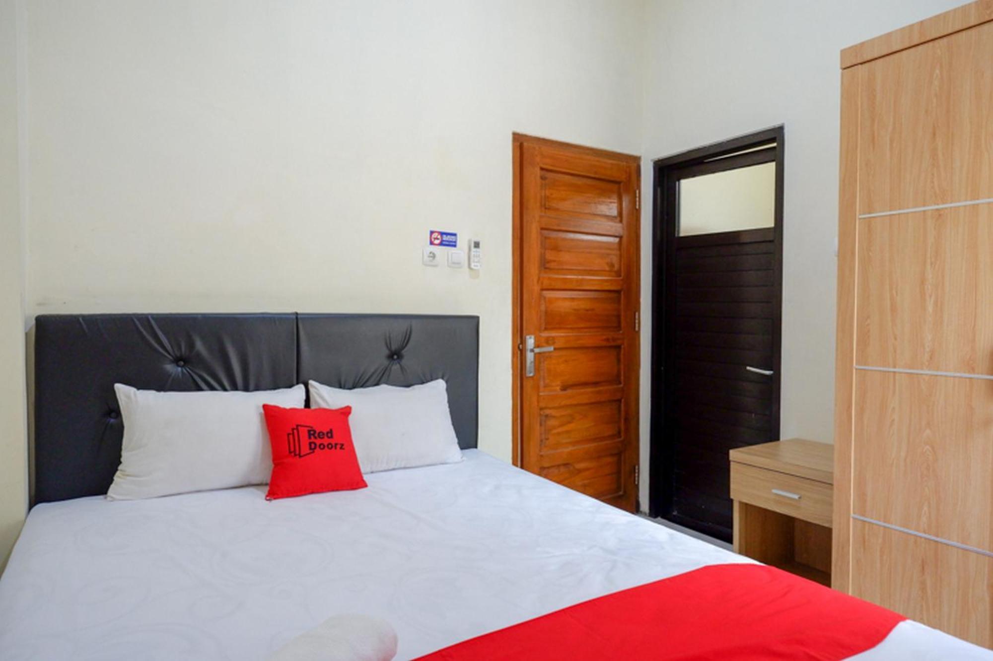 Reddoorz Syariah Near Purwosari Train Station Ξενοδοχείο Solo Εξωτερικό φωτογραφία