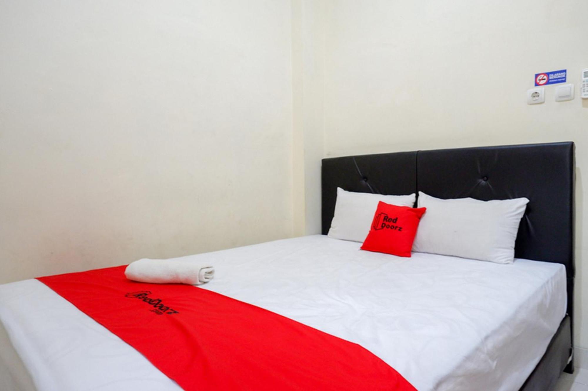 Reddoorz Syariah Near Purwosari Train Station Ξενοδοχείο Solo Εξωτερικό φωτογραφία