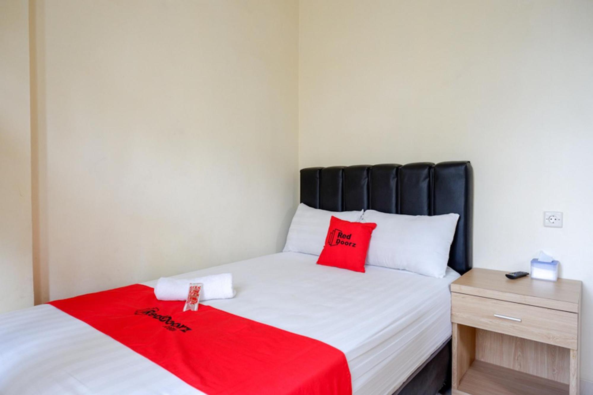 Reddoorz Syariah Near Purwosari Train Station Ξενοδοχείο Solo Εξωτερικό φωτογραφία