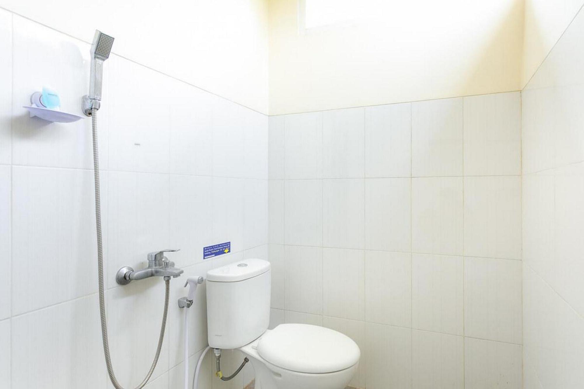Reddoorz Syariah Near Purwosari Train Station Ξενοδοχείο Solo Εξωτερικό φωτογραφία
