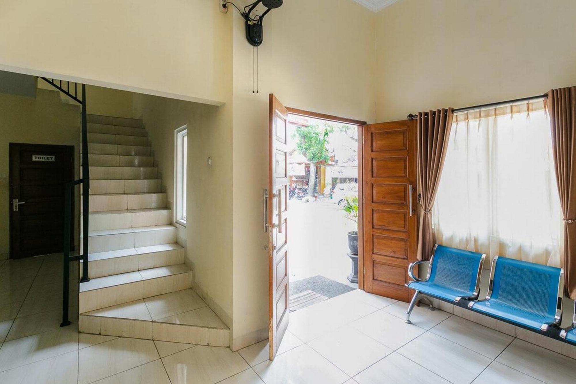 Reddoorz Syariah Near Purwosari Train Station Ξενοδοχείο Solo Εξωτερικό φωτογραφία